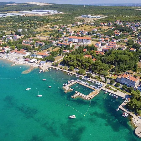 Apartment Amazing In W/ Sveti Filip i Jakov