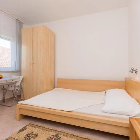 Apartment Amazing In W/ Sveti Filip i Jakov