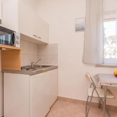 Apartment Amazing In W/ Sveti Filip i Jakov